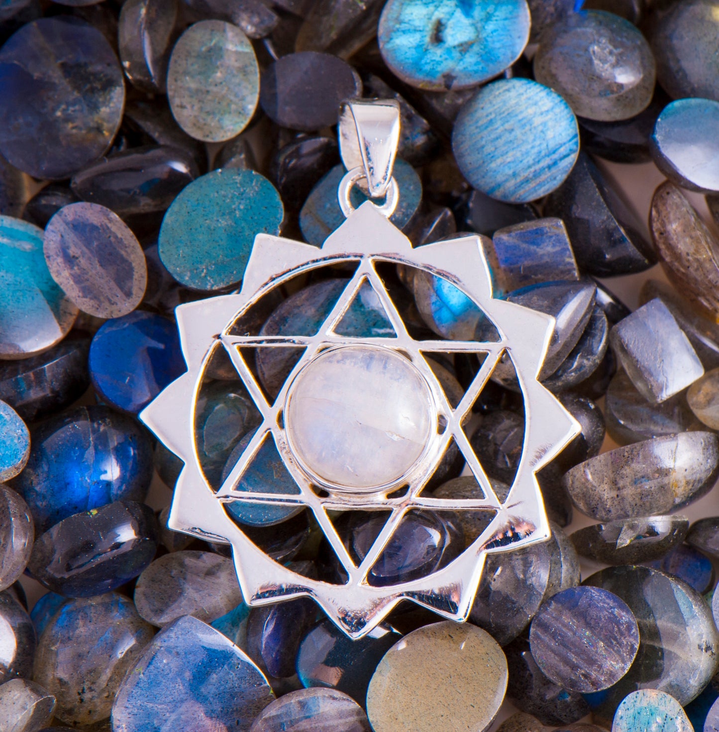 Hexagramm Amulett mit Regenbogen Mondstein