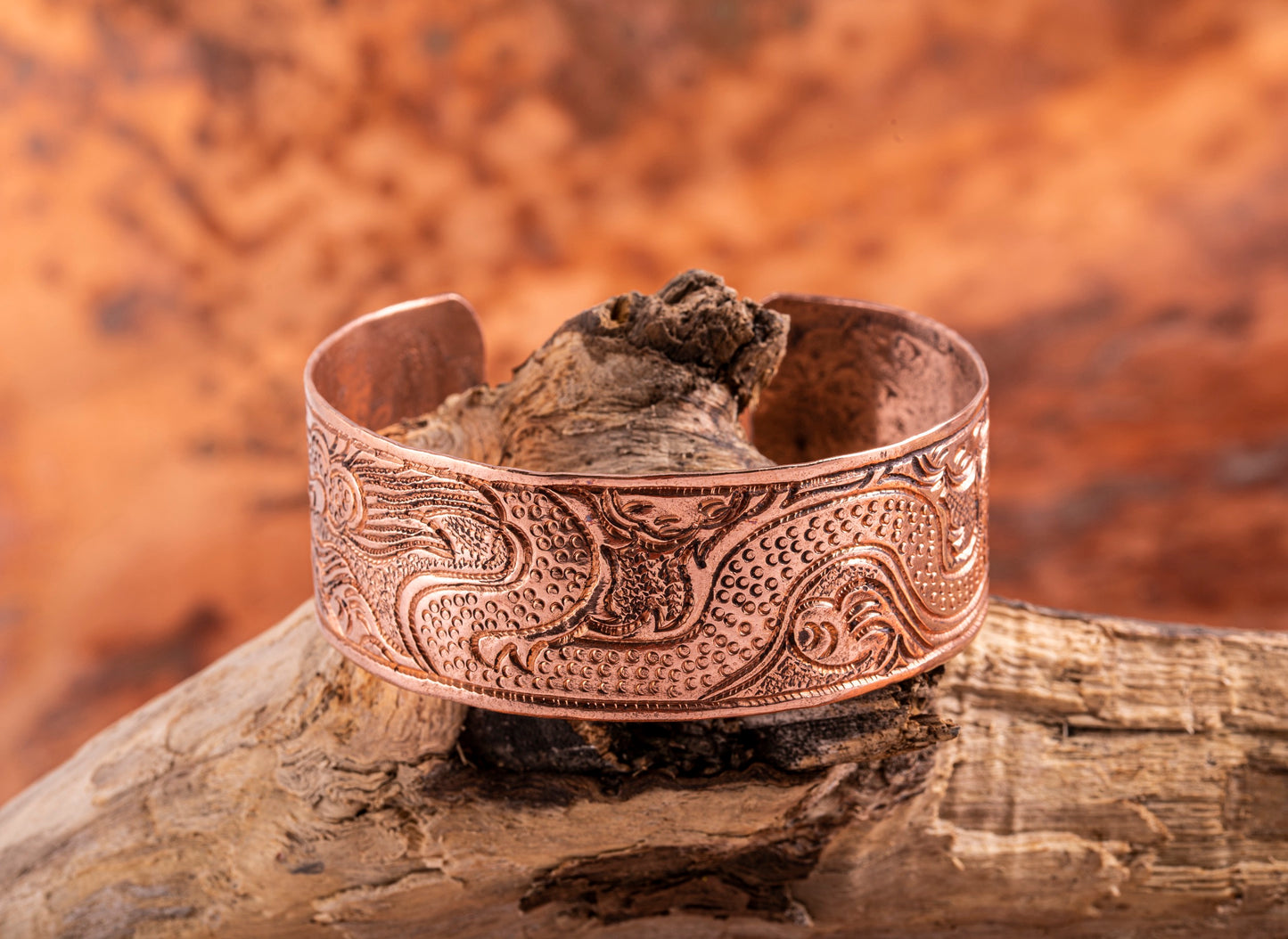 Armreif mit Drachenmuster Kupfer