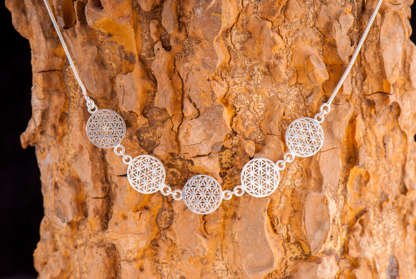 Blume des Lebens Collier mit weißem Topas, 1,5 cm