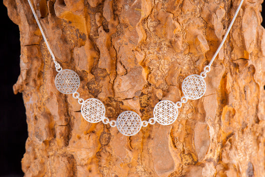 Blume des Lebens Collier mit weißem Topas, 1,5 cm